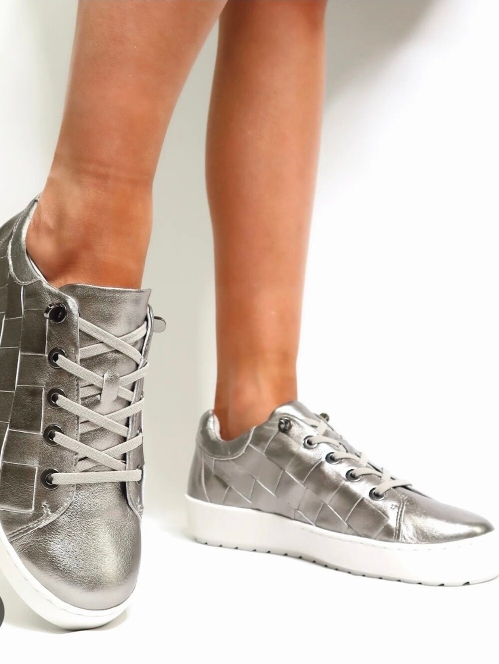 Jambu Chloe Sneakers Womans Size 9.5M Basket Weave Leather